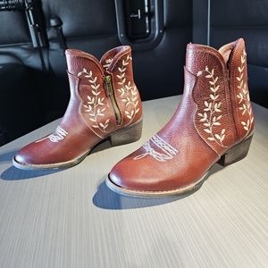 Sterling River Boots Women's Red Cowboy Booties Embroidered Boho 6M EUC‎